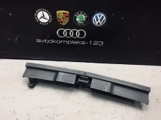 Кронштейн крышки запасного колеса Volkswagen Touareg