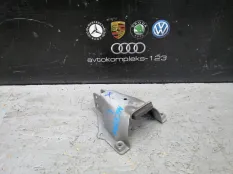 Кронштейн опоры двигателя Audi A6