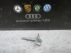 Крепление аккумулятора Volkswagen Touareg