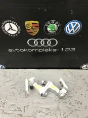 Петля двери Audi A6