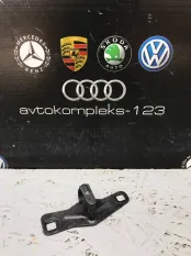 Ответная часть замка багажника Audi A6
