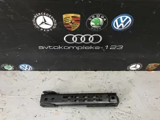 Механизм регулировки ремня безопасности Volkswagen Golf