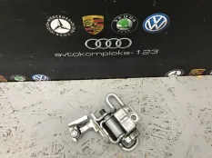 Петля двери Audi A3