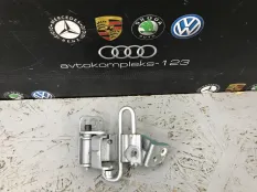 Петля двери Audi A3