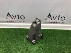 Кронштейн двигателя Mercedes-Benz C-Class