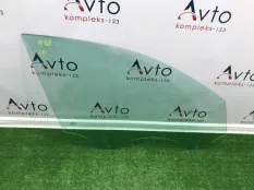 Стекло двери Audi A4