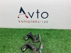 Петля двери Volkswagen Polo
