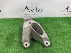 Кронштейн двигателя Audi A4