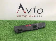 Кронштейн накладки на порог Audi A6