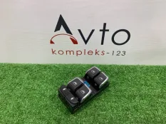 Блок управления стеклоподъемниками Audi Q3
