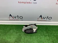 Замок двери Volkswagen Tiguan