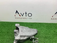 Кронштейн двигателя Mercedes-Benz C-Class