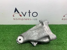 Кронштейн двигателя Mercedes-Benz C-Class