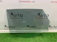 Стекло двери Audi Q3
