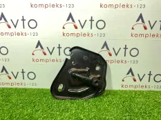 Ответная часть замка капота Audi Q3