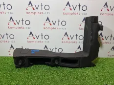 Уплотнитель капота Audi A4