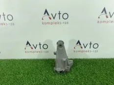 Кронштейн двигателя Mercedes-Benz C-Class