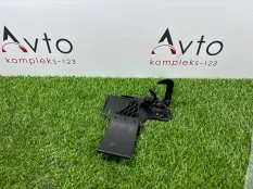 Крючок капота Audi A8