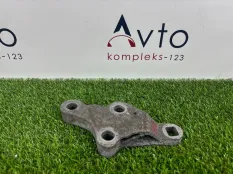 Кронштейн двигателя Audi A8