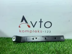 Кронштейн радиатора Audi A8