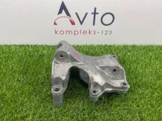 Кронштейн генератора Audi A8