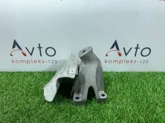 Кронштейн двигателя Audi Q5