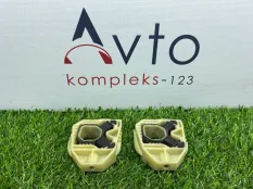 Крепление радиатора Skoda Rapid