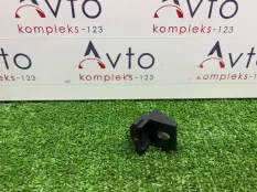 Кронштейн радиатора Audi A8