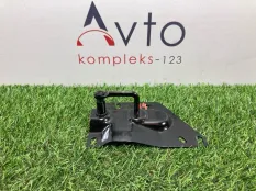 Ответная часть замка капота Audi A4