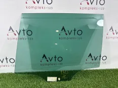 Стекло двери Volkswagen Golf