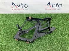 Кронштейн радиатора Audi S6