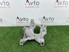 Кронштейн подрамника Audi A4