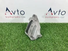 Кронштейн двигателя BMW 1-Series