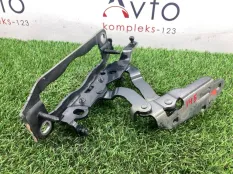 Петля капота Mercedes-Benz C-Class