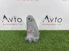 Кронштейн двигателя Mercedes-Benz C-Class