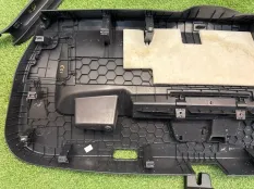 Обшивка крышки багажника Volkswagen Tiguan