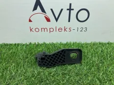 Крепление фары Audi Q3