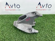 Кронштейн двигателя Audi A4