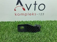 Крепление фары Audi Q3