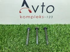 Болт компрессора кондиционера Skoda Fabia