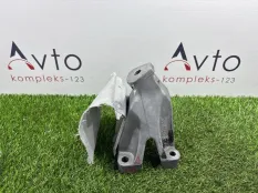 Кронштейн двигателя Audi Q5