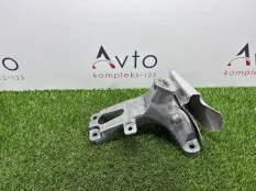 Кронштейн двигателя Audi Q5