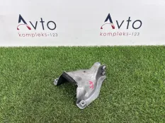 Кронштейн опоры двигателя Audi A4