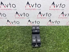 Блок управления стеклоподъемниками Volkswagen Tiguan