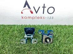 Петля крышки багажника Skoda Rapid