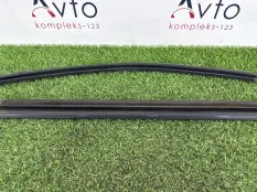 Молдинг стекла Audi Q5