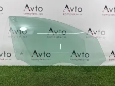 Стекло двери Audi A4
