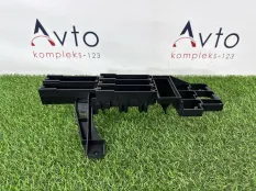 Кронштейн блока предохранителей Audi A6