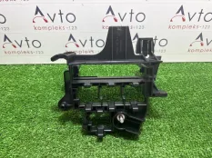 Кронштейн блока предохранителей Audi A5