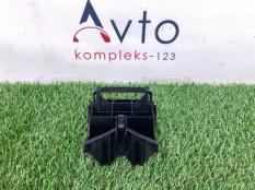 Кронштейн блока предохранителей Audi A6